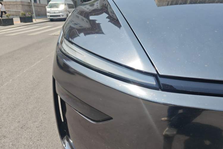 Used Tesla Model Y 2025 Long-Range All-Wheel Drive First Edition Right Front Headlight