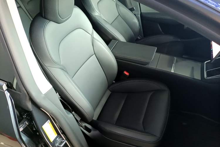 Used Tesla Model Y 2025 Rear-Wheel-Drive Version Right Front Seat
