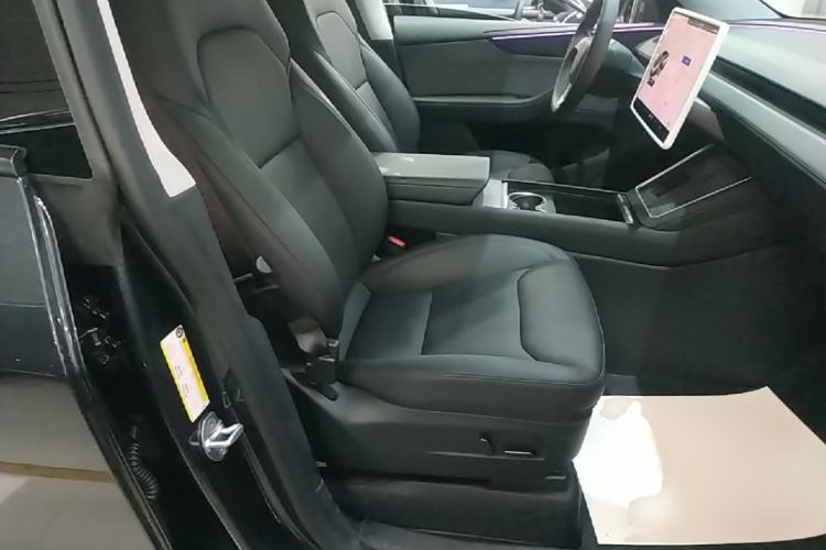 Used Tesla Model Y 2025 Rear-Wheel Drive First Edition Right Front Seat
