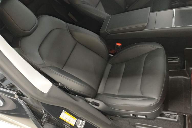 Used Tesla Model Y 2025 Rear-Wheel-Drive Version Right Front Seat