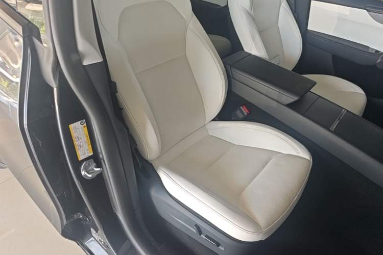 Used Tesla Model Y 2025 Long-Range All-Wheel Drive First Edition Right Front Seat