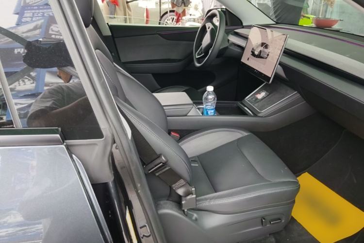 Used Tesla Model Y 2025 Rear-Wheel-Drive Version Right Front Seat