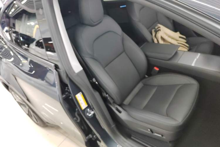 Used Tesla Model Y 2025 Rear-Wheel-Drive Version Right Front Seat