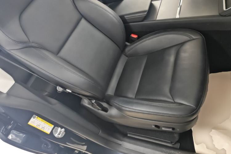Used Tesla Model Y 2025 Long-Range All-Wheel-Drive Version Right Front Seat