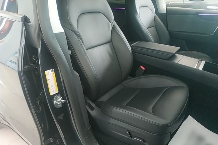 Used Tesla Model Y 2025 Rear-Wheel-Drive Version Right Front Seat