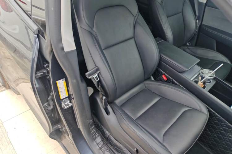 Used Tesla Model Y 2025 Rear-Wheel-Drive Version Right Front Seat