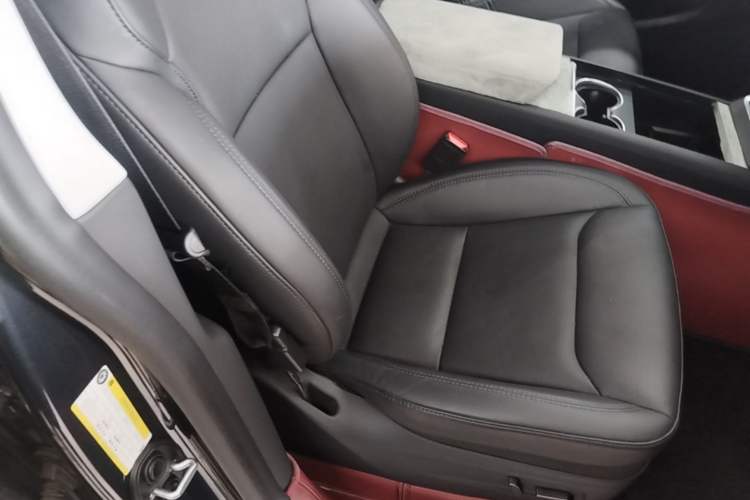 Used Tesla Model Y 2025 Long-Range All-Wheel Drive First Edition Right Front Seat