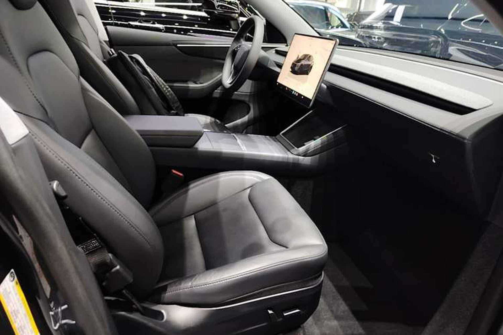Used Tesla Model Y 2025 Rear-Wheel-Drive Version Right Front Seat