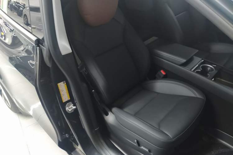 Used Tesla Model Y 2025 Rear-Wheel-Drive Version Right Front Seat
