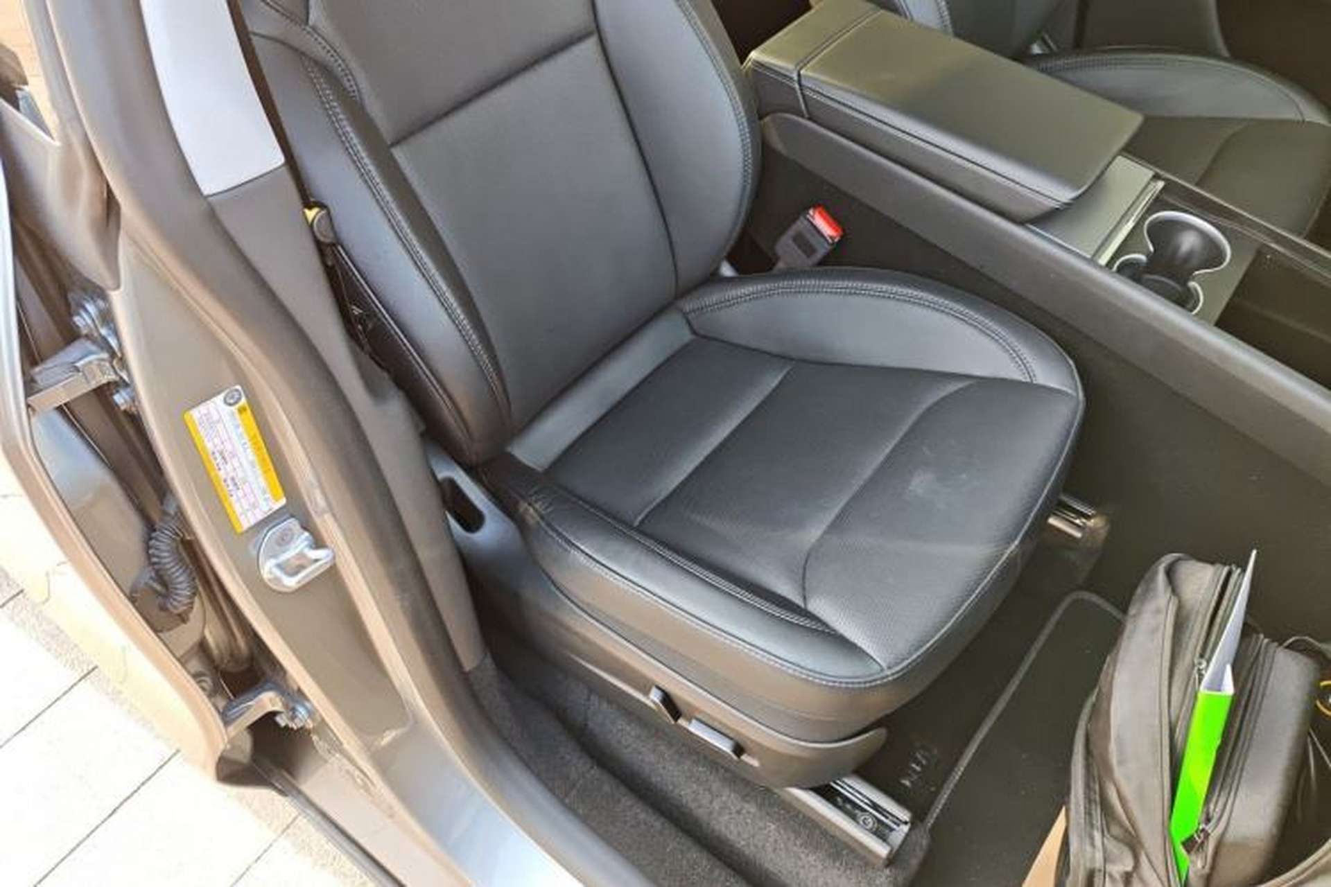 Used Tesla Model Y 2025 Rear-Wheel-Drive Version Right Front Seat