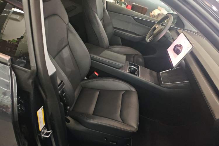 Used Tesla Model Y 2025 Rear-Wheel-Drive Version Right Front Seat