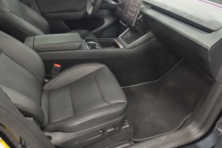 Used Tesla Model Y 2025 Long-Range All-Wheel Drive First Edition Right Front Seat