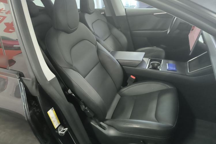 Used Tesla Model Y 2025 Rear-Wheel Drive First Edition Right Front Seat