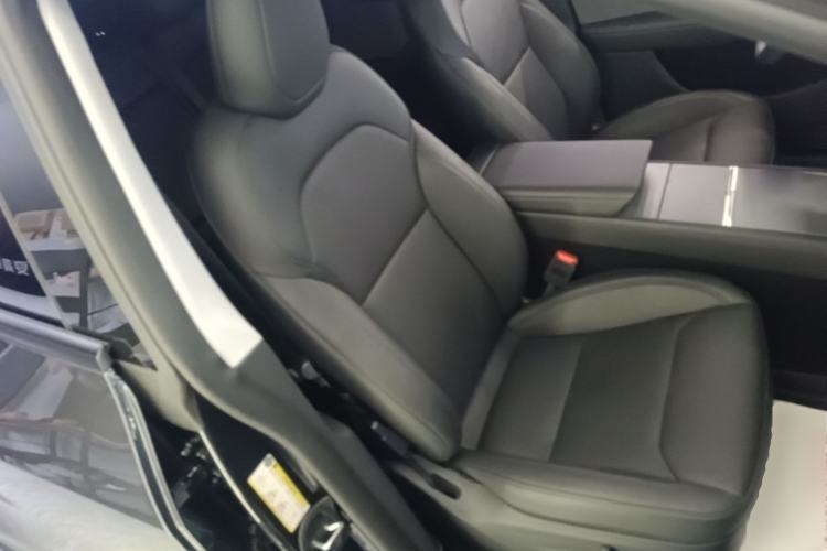 Used Tesla Model Y 2025 Rear-Wheel-Drive Version Right Front Seat