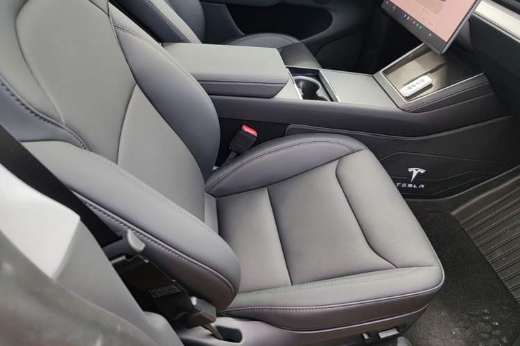 Used Tesla Model Y 2025 Rear-Wheel-Drive Version Right Front Seat