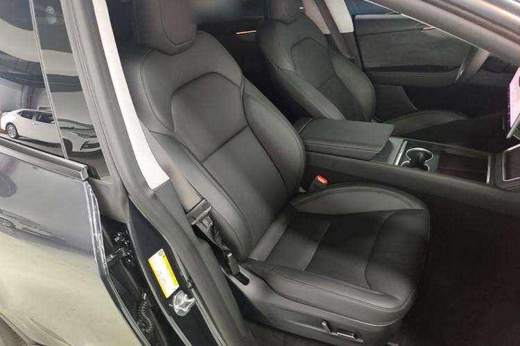 Used Tesla Model Y 2025 Long-Range All-Wheel Drive First Edition Right Front Seat
