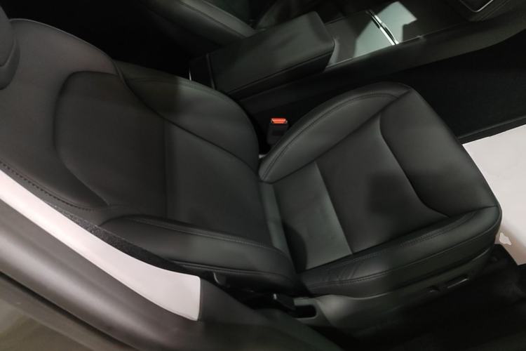 Used Tesla Model Y 2025 Long-Range All-Wheel Drive First Edition Right Front Seat