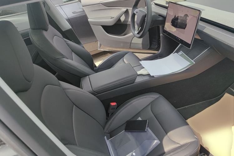 Used Tesla Model Y 2025 Rear-Wheel-Drive Version Right Front Seat