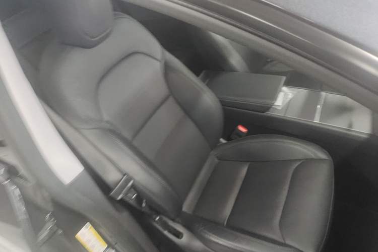 Used Tesla Model Y 2025 Rear-Wheel-Drive Version Right Front Seat