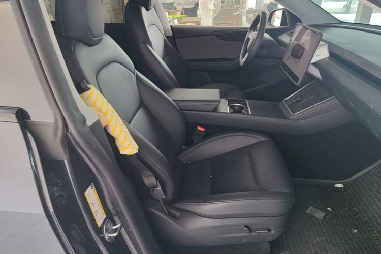 Used Tesla Model Y 2025 Rear-Wheel Drive First Edition Right Front Seat