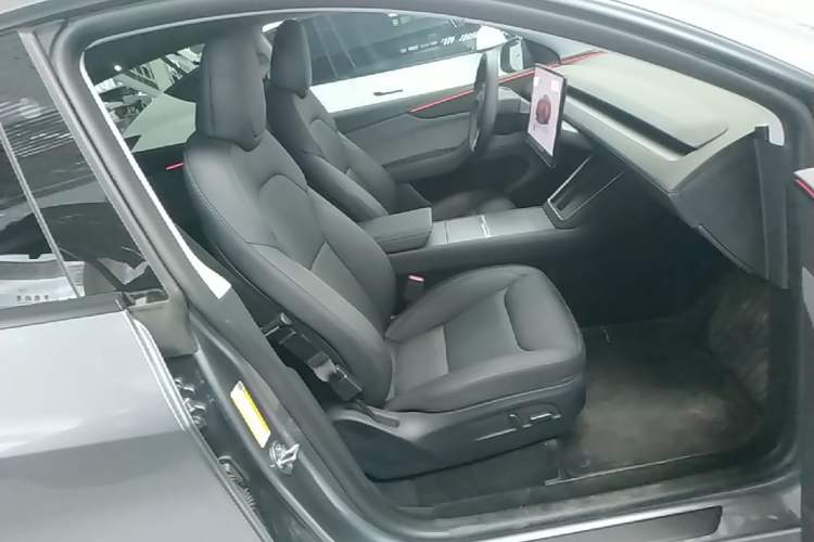 Used Tesla Model Y 2025 Rear-Wheel-Drive Version Right Front Seat