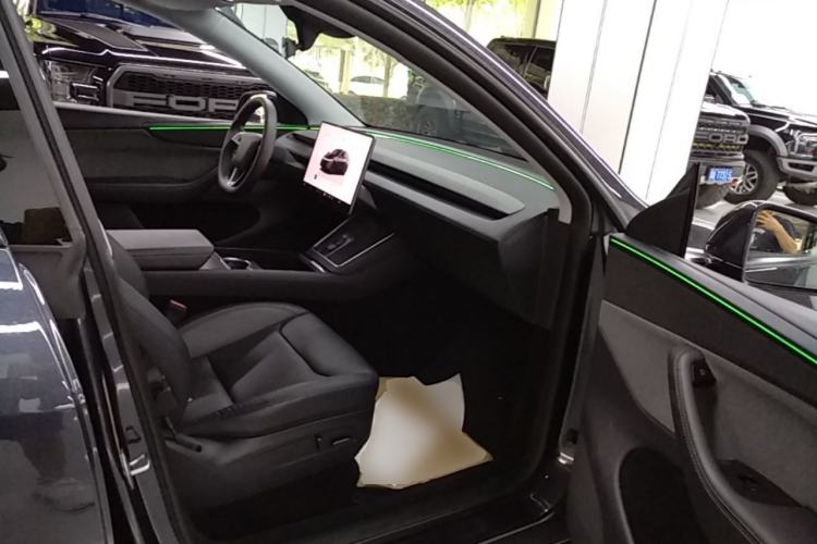 Used Tesla Model Y 2025 Rear-Wheel Drive First Edition Right Front Seat