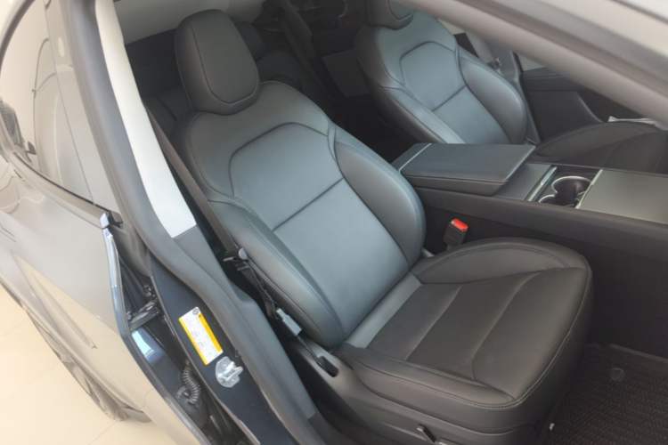 Used Tesla Model Y 2025 Rear-Wheel Drive First Edition Right Front Seat