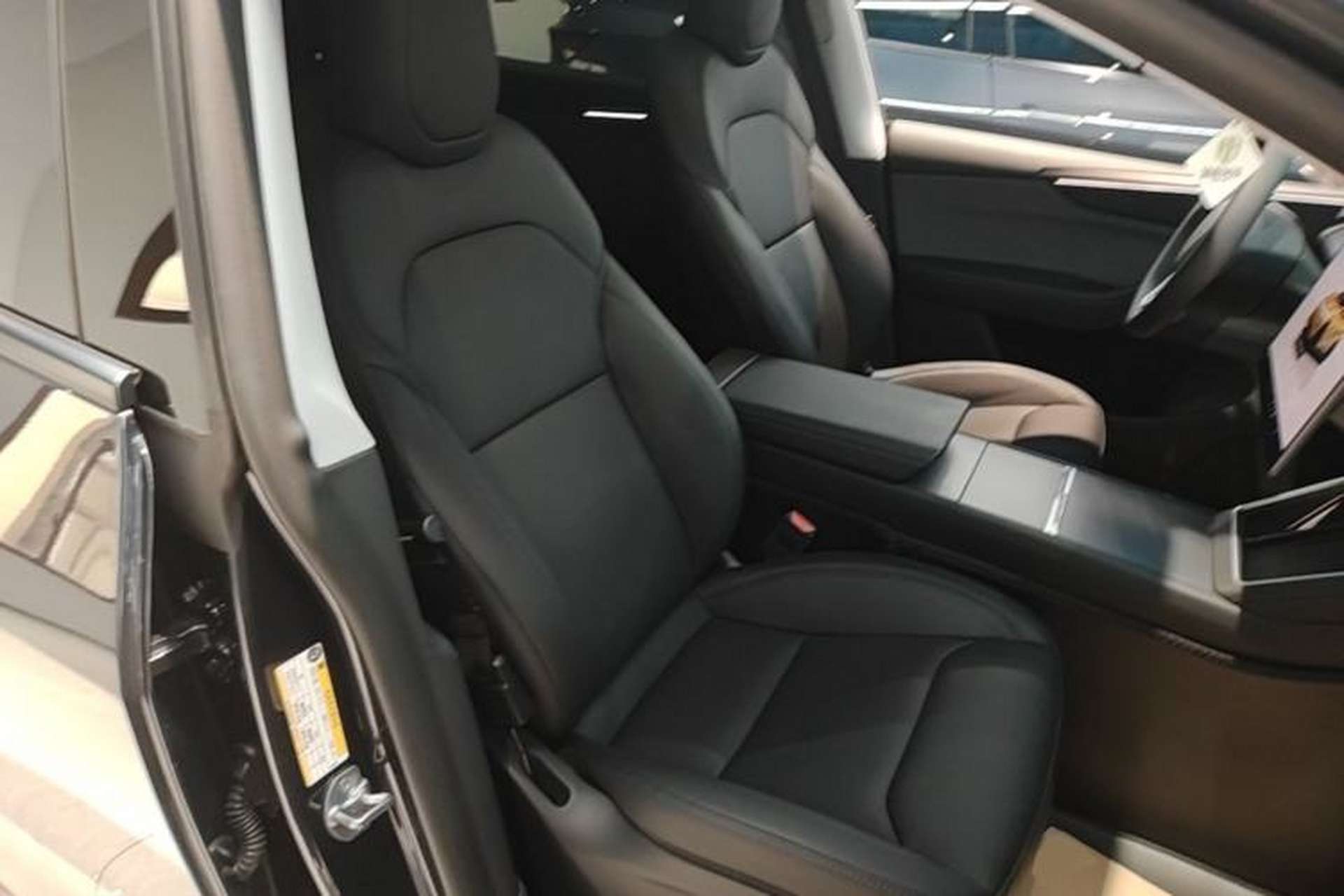 Used Tesla Model Y 2025 Rear-Wheel-Drive Version Right Front Seat