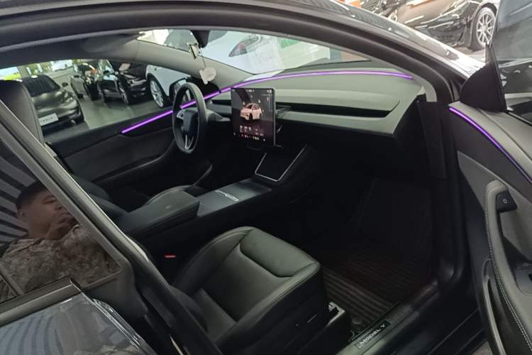 Used Tesla Model Y 2025 Rear-Wheel-Drive Version Right Front Seat