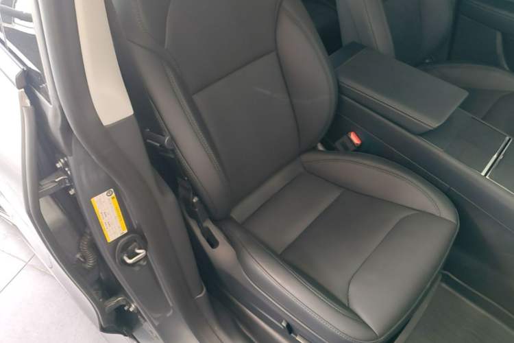 Used Tesla Model Y 2025 Long-Range All-Wheel Drive First Edition Right Front Seat