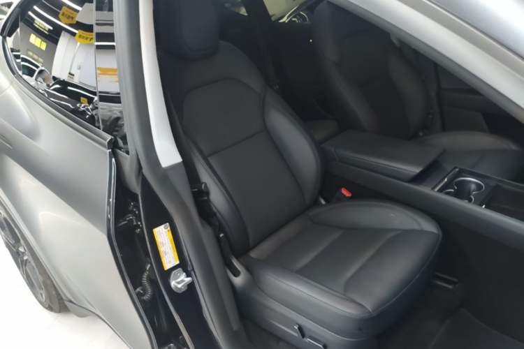 Used Tesla Model Y 2025 Long-Range All-Wheel-Drive Version Right Front Seat