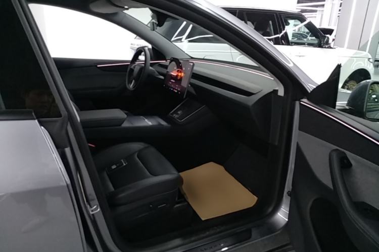 Used Tesla Model Y 2025 Rear-Wheel Drive First Edition Right Front Seat