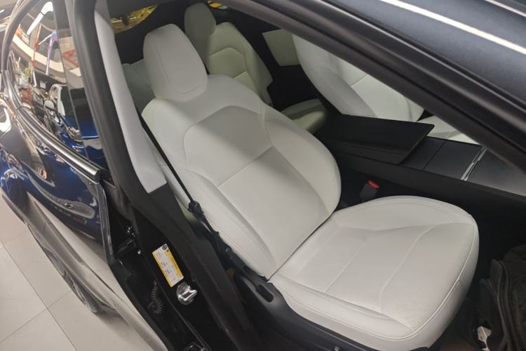 Used Tesla Model Y 2025 Rear-Wheel-Drive Version Right Front Seat