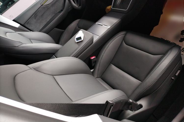 Used Tesla Model Y 2025 Long-Range All-Wheel-Drive Version Right Front Seat