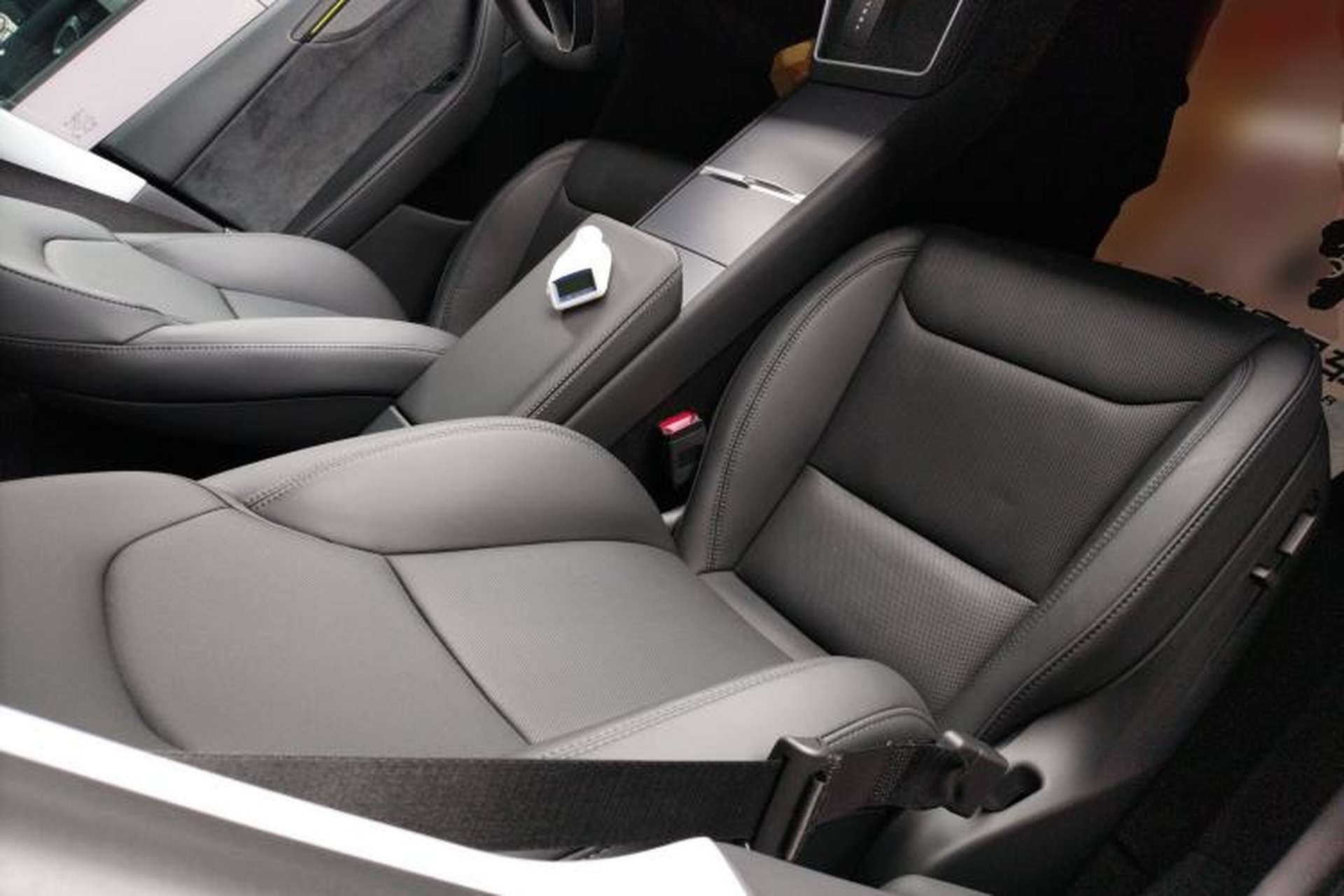 Used Tesla Model Y 2025 Long-Range All-Wheel-Drive Version Right Front Seat