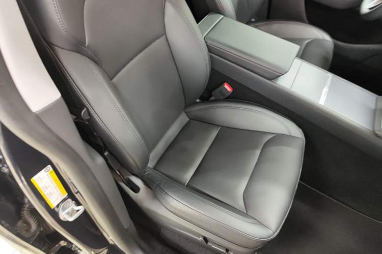 Used Tesla Model Y 2025 Rear-Wheel-Drive Version Right Front Seat