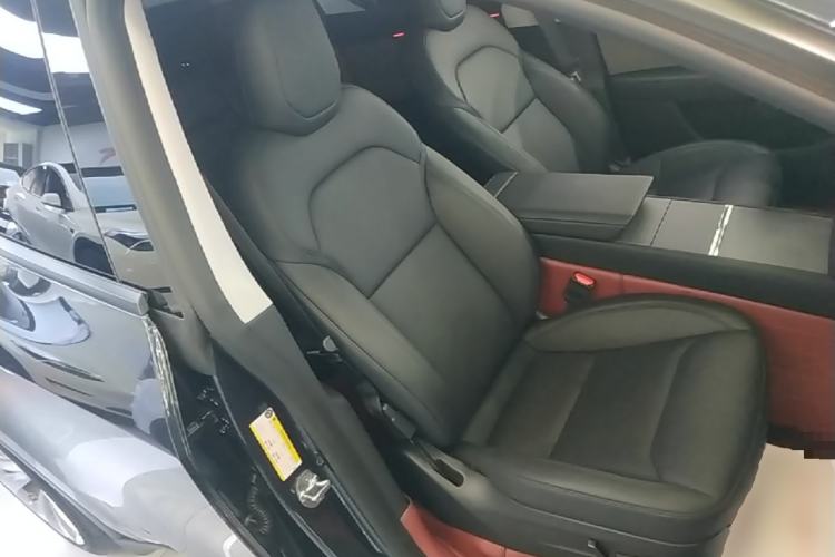 Used Tesla Model Y 2025 Rear-Wheel-Drive Version Right Front Seat
