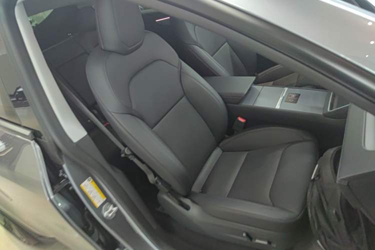Used Tesla Model Y 2025 Updated Version Long-Range All-Wheel Drive Right Front Seat