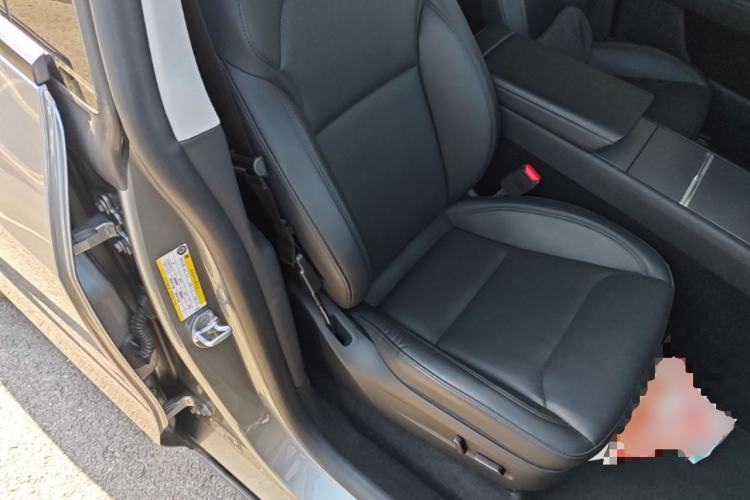 Used Tesla Model Y 2025 Rear-Wheel-Drive Version Right Front Seat
