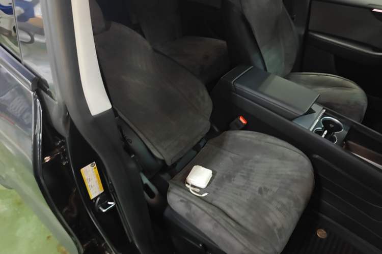 Used Tesla Model Y 2025 Rear-Wheel Drive First Edition Right Front Seat