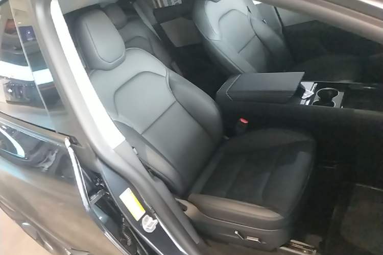 Used Tesla Model Y 2025 Rear-Wheel Drive First Edition Right Front Seat