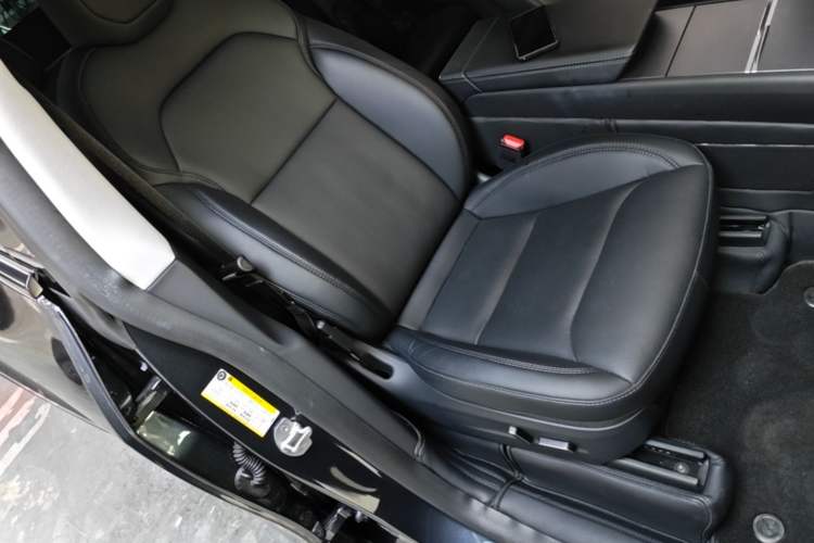 Used Tesla Model Y 2025 Long-Range All-Wheel Drive First Edition Right Front Seat