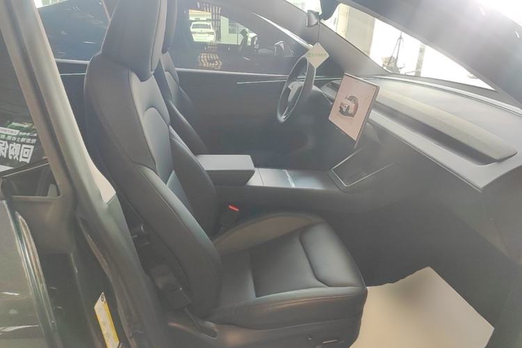Used Tesla Model Y 2025 Rear-Wheel-Drive Version Right Front Seat