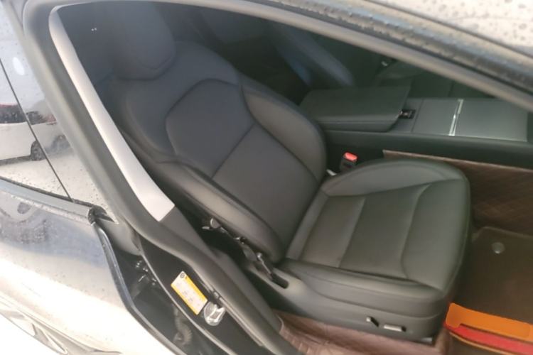 Used Tesla Model Y 2025 Rear-Wheel-Drive Version Right Front Seat