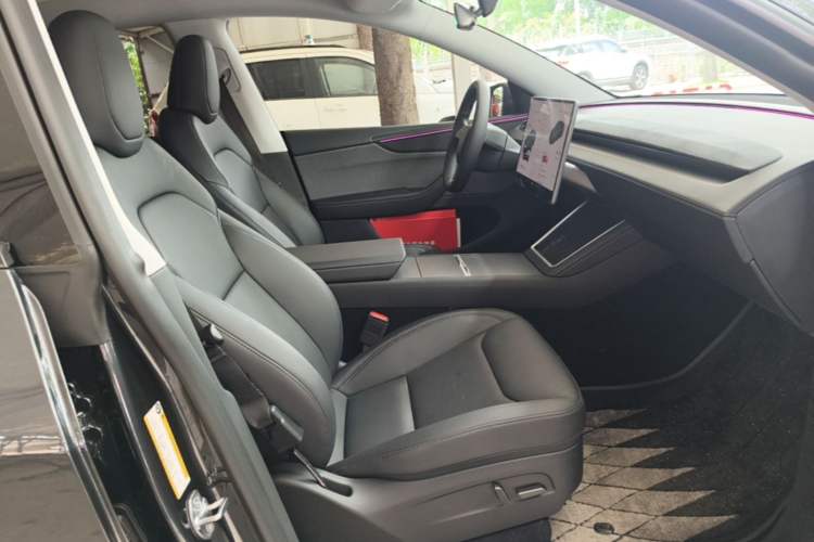 Used Tesla Model Y 2025 Rear-Wheel Drive First Edition Right Front Seat