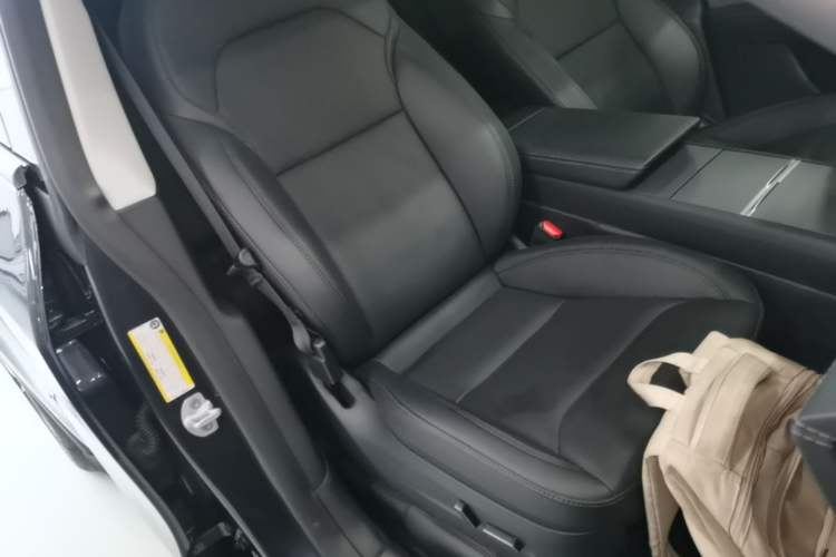 Used Tesla Model Y 2025 Rear-Wheel Drive First Edition Right Front Seat