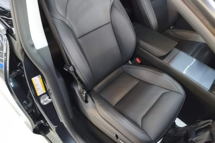 Used Tesla Model Y 2025 Rear-Wheel Drive First Edition Right Front Seat