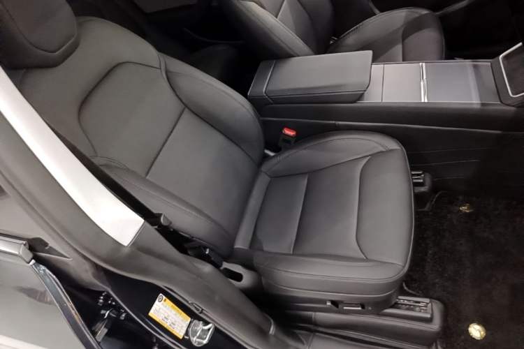 Used Tesla Model Y 2025 Rear-Wheel-Drive Version Right Front Seat