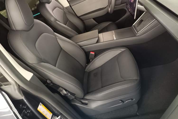 Used Tesla Model Y 2025 Rear-Wheel-Drive Version Right Front Seat