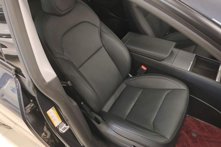 Used Tesla Model Y 2025 Rear-Wheel-Drive Version Right Front Seat